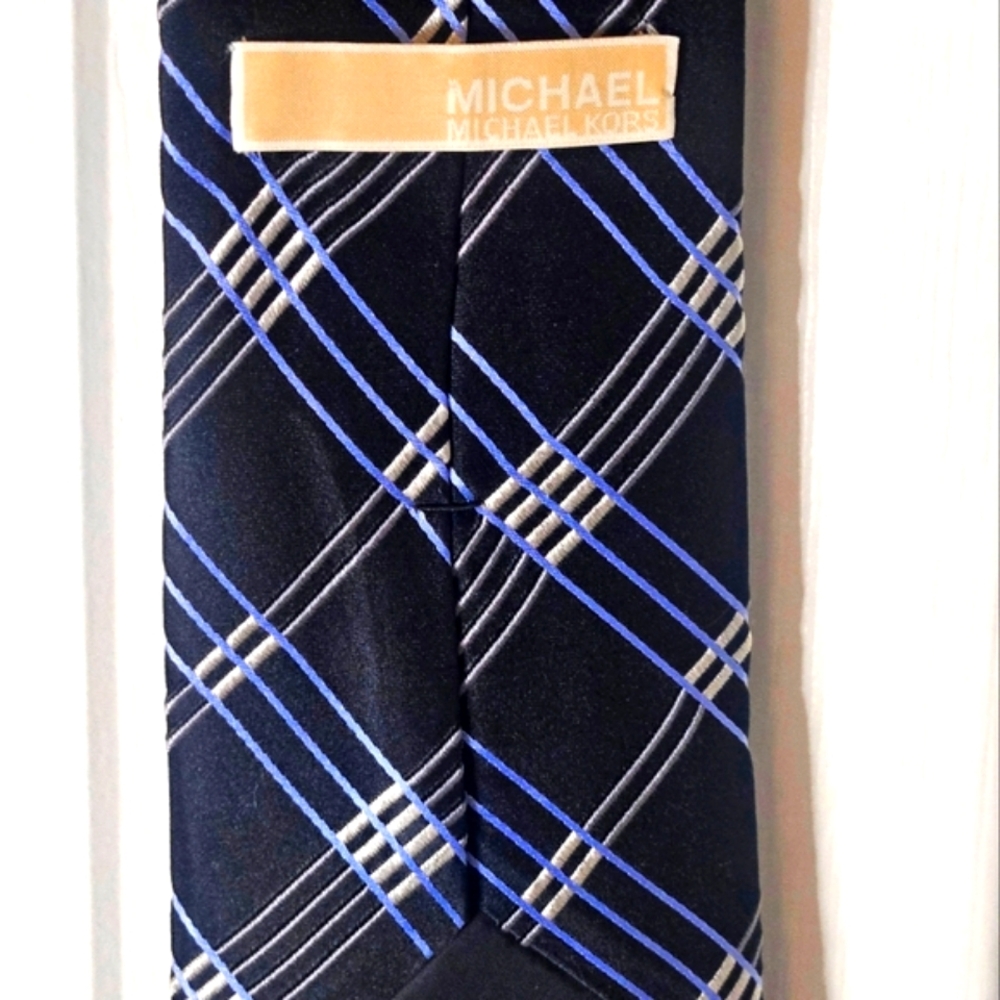 Michael Kors 100% Silk Tie. - Picture 5 of 13